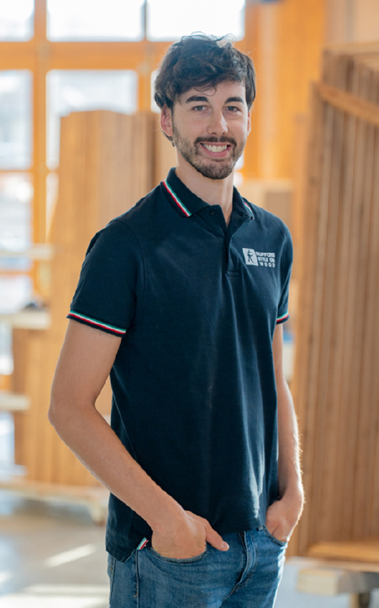 Progettista e falegname specializzato in arredi in Ruffoni Style