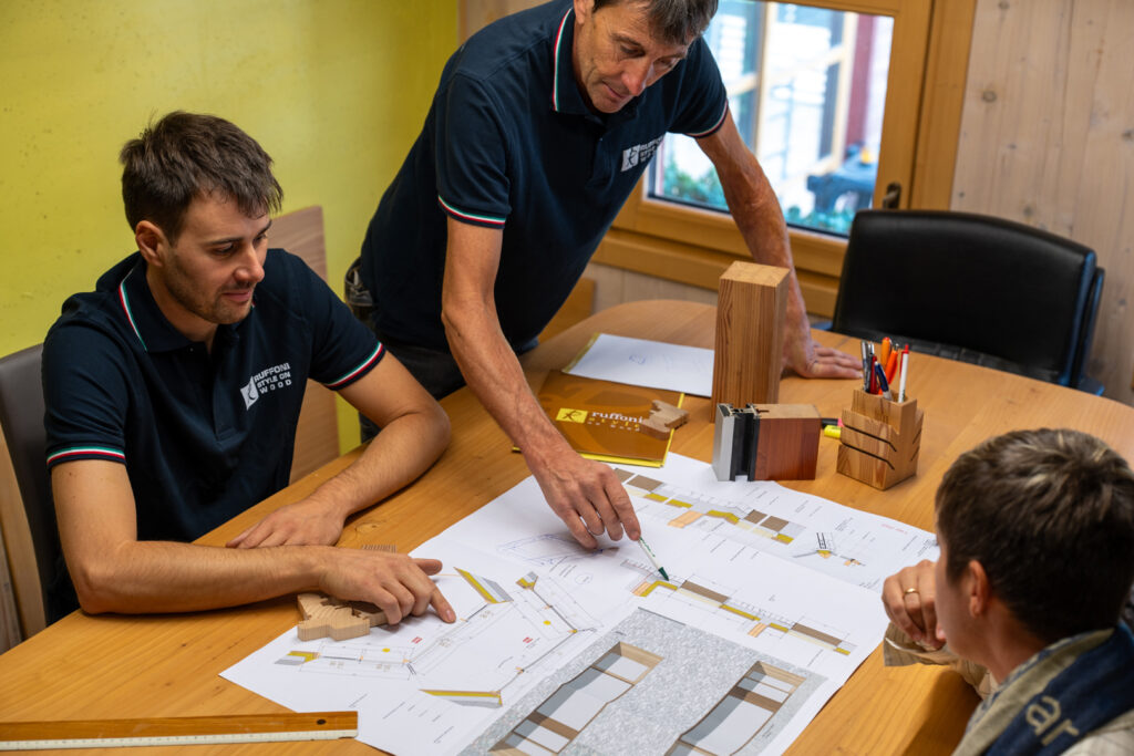 Tecnici Ruffoni Style in riunione operativa con cliente