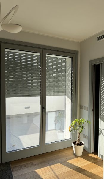 Serramento legno-alluminio con profilo resistente