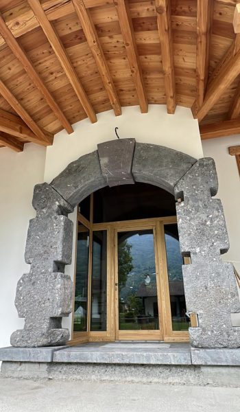 Portoncino in legno con vetro