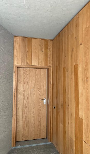 Porta blindata con pannello esterno in legno