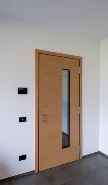 Porta blindata rivestita in legno su misura