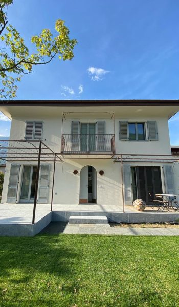 Persiane con lamelle fisse per oscuramento