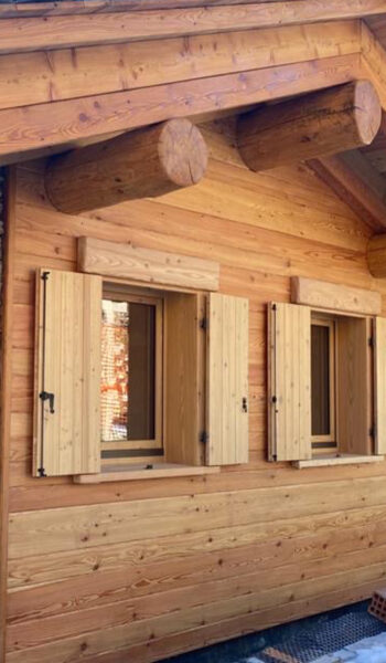 Antoni installati su facciata