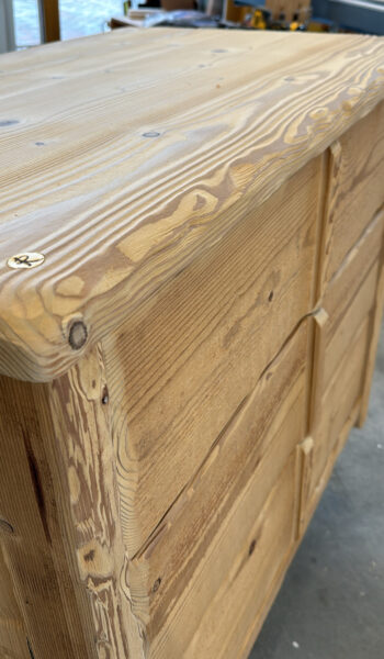 Elemento d’arredo in legno personalizzato