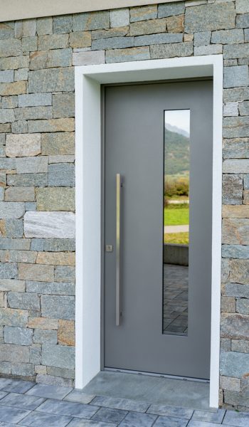 Porta blindata con telaio rinforzato