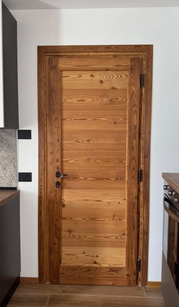 Portoncino d’ingresso con venatura naturale