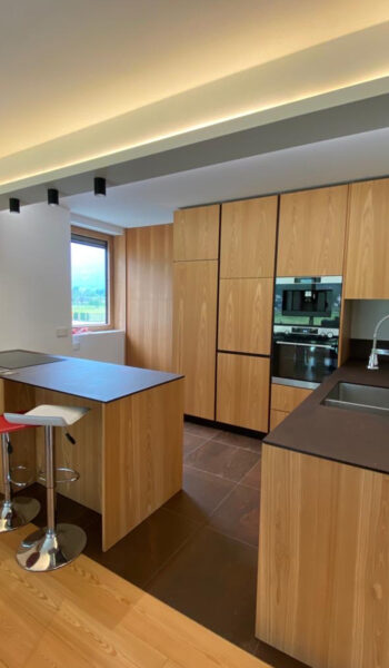 Cucina su misura in legno realizzata da Ruffoni Style