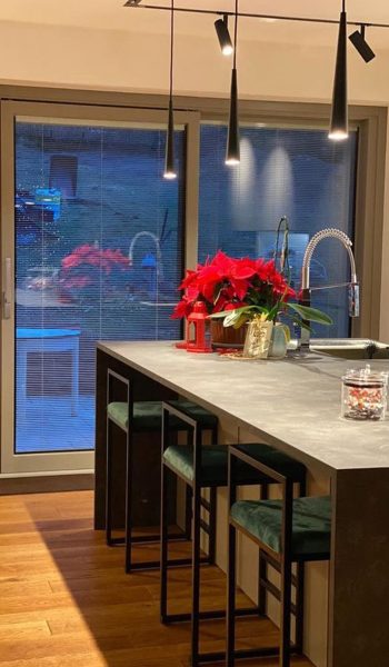 Cucina su misura con finiture artigianali