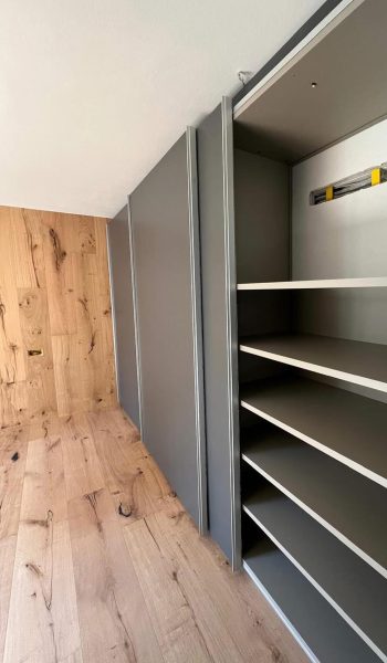 Mensole armadio artigianali in legno personalizzate